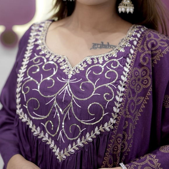 Elegant Purple Embroidered Dress - Picture 5 of 9